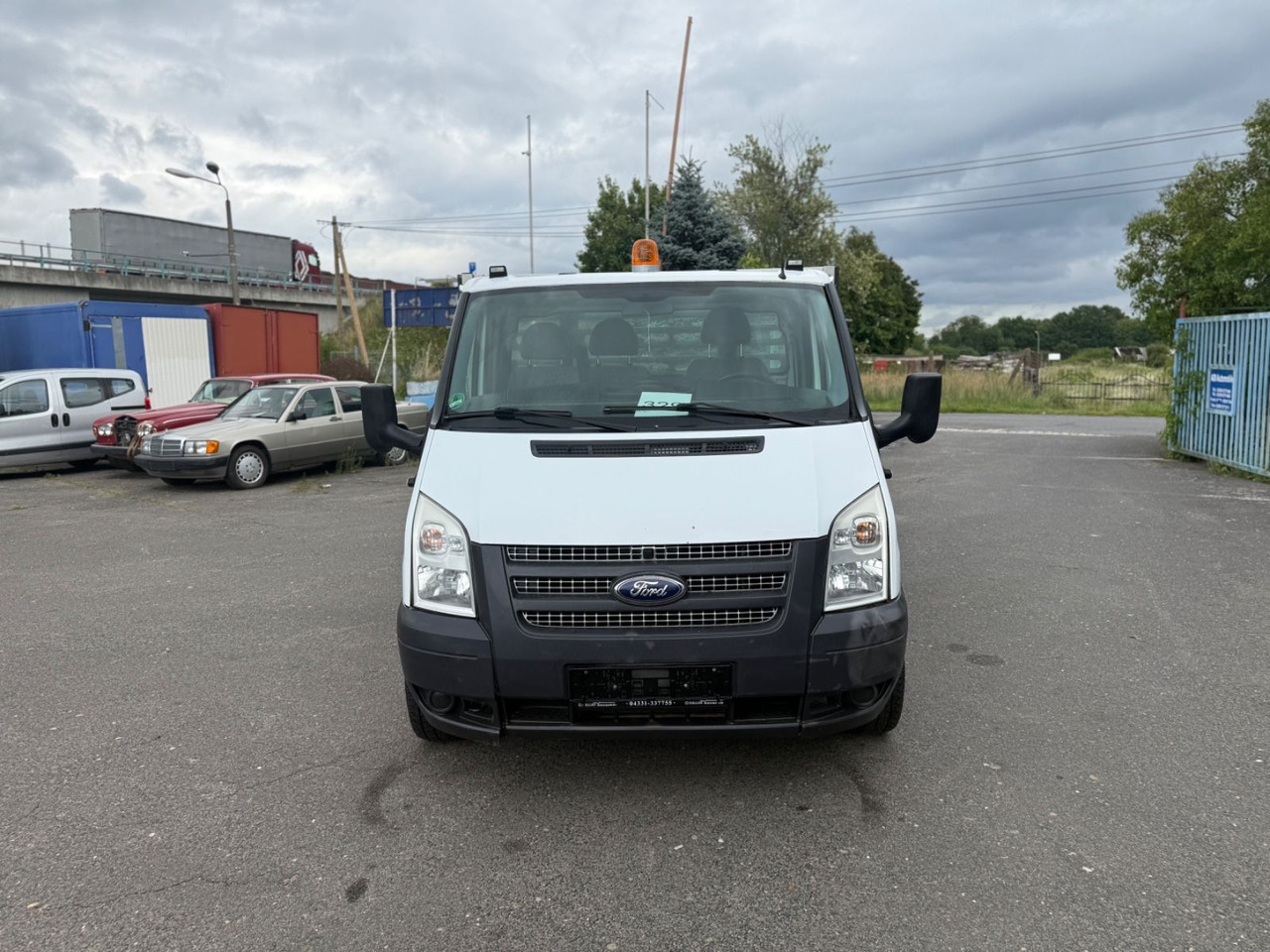 Ford Transit Pritsche FT 350 M Einzelkabine 110 KM - Platós kisteherautó: 1 kép. Ford Transit Pritsche FT 350 M Einzelkabine 110 KM - Platós kisteherautó: 1 kép.