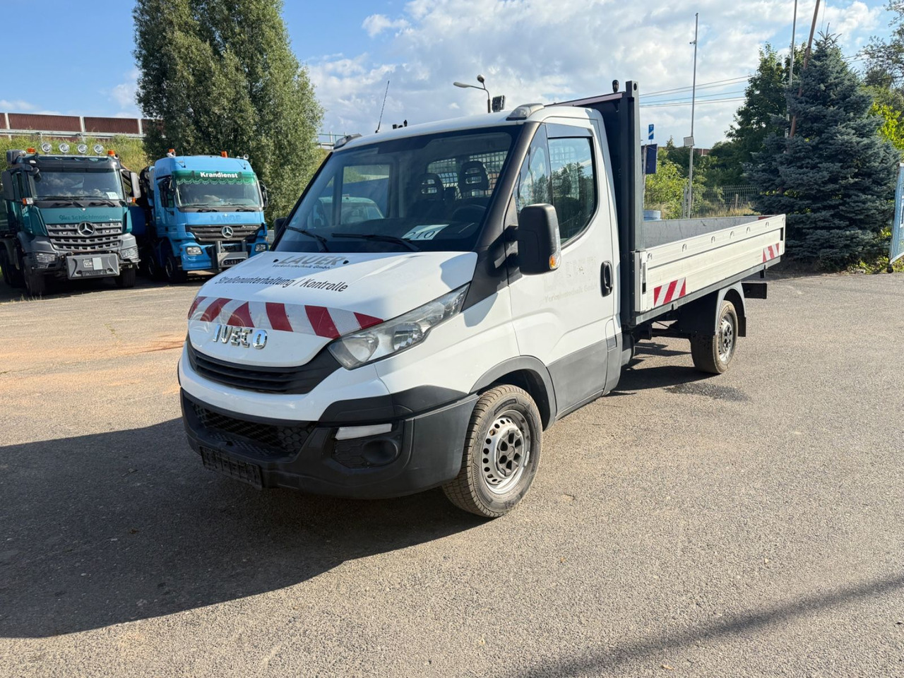 Iveco Daily 35 S 12 - Platós kisteherautó: 3 kép. Iveco Daily 35 S 12 - Platós kisteherautó: 3 kép.