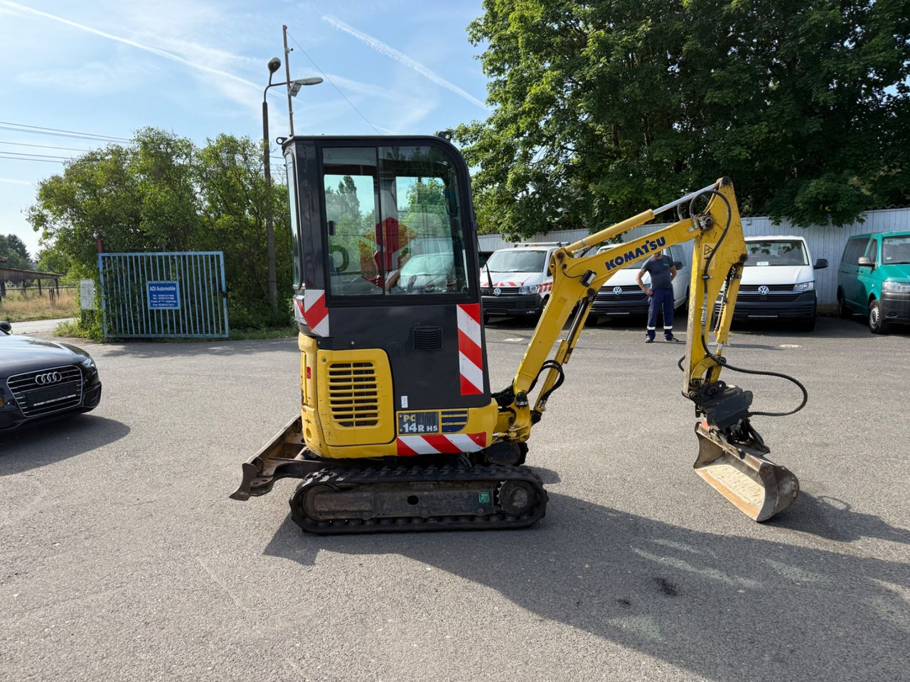 Komatsu PC 14R HS - Minikotró: 3 kép. Komatsu PC 14R HS - Minikotró: 3 kép.