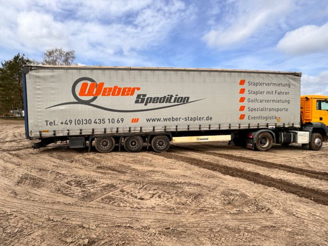 Krone SD - Ponyvás félpótkocsi: 3 kép. Krone SD - Ponyvás félpótkocsi: 3 kép.