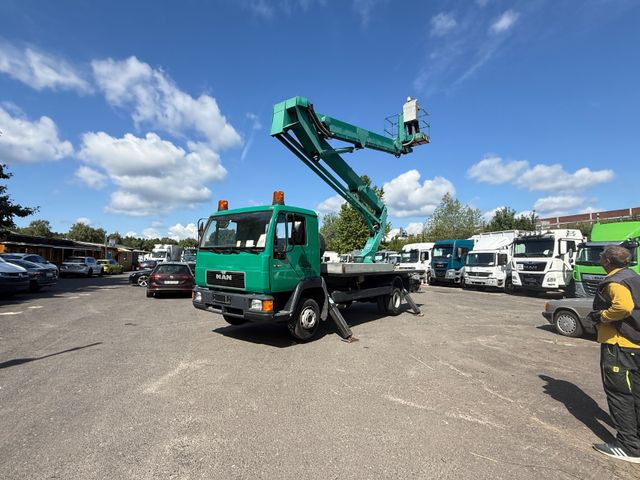 MAN 8.163 Hubarbeitsbühne - Emelőkosaras teherautó: 3 kép. MAN 8.163 Hubarbeitsbühne - Emelőkosaras teherautó: 3 kép.