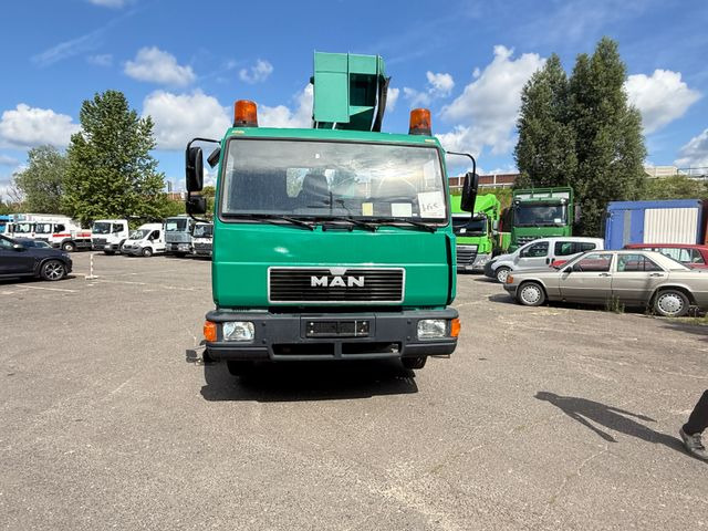 MAN 8.163 Hubarbeitsbühne - Emelőkosaras teherautó: 2 kép. MAN 8.163 Hubarbeitsbühne - Emelőkosaras teherautó: 2 kép.