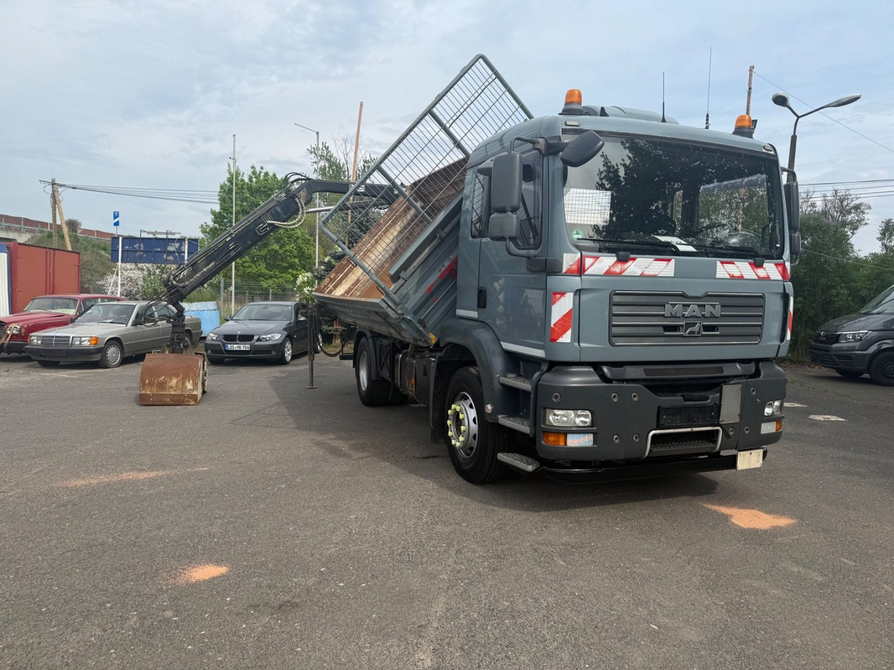 MAN TGA 18.310 4x2BB - Billenőplatós teherautó, Darus autó: 1 kép. MAN TGA 18.310 4x2BB - Billenőplatós teherautó, Darus autó: 1 kép.