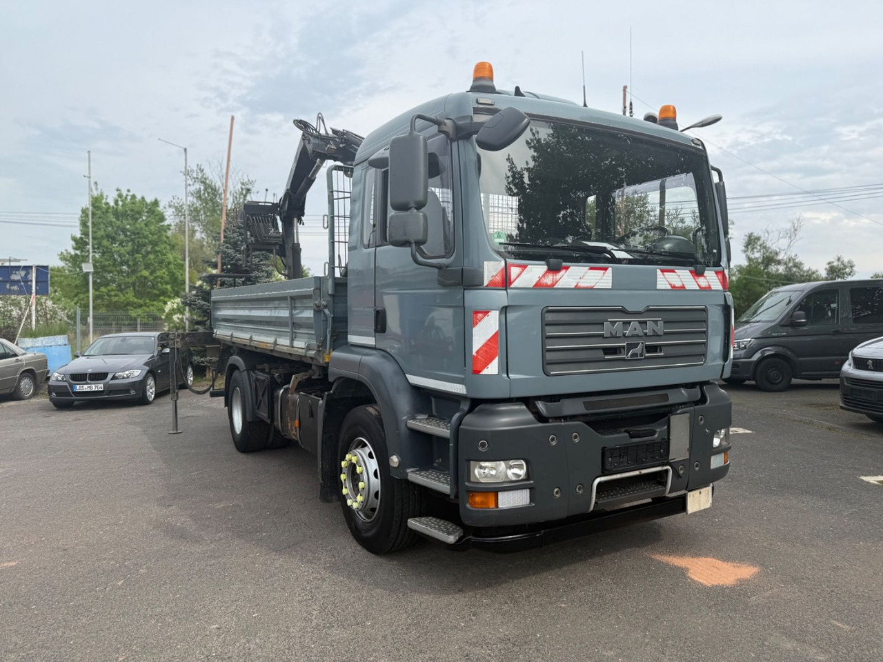 MAN TGA 18.310 4x2BB - Billenőplatós teherautó, Darus autó: 3 kép. MAN TGA 18.310 4x2BB - Billenőplatós teherautó, Darus autó: 3 kép.
