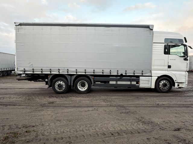 MAN TGX 26.460 FG 6x2 Motorschaden - Ponyvás teherautó: 5 kép. MAN TGX 26.460 FG 6x2 Motorschaden - Ponyvás teherautó: 5 kép.