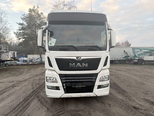 MAN TGX 26.460 FG 6x2 Motorschaden - Ponyvás teherautó: 1 kép. MAN TGX 26.460 FG 6x2 Motorschaden - Ponyvás teherautó: 1 kép.