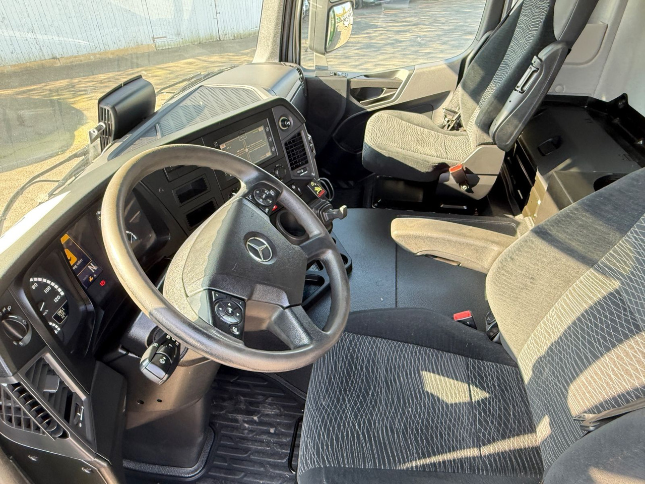 Rönkszállító teherautó, Darus autó Mercedes-Benz Actros 2571 Holztransporter mit Kran: 14 kép.