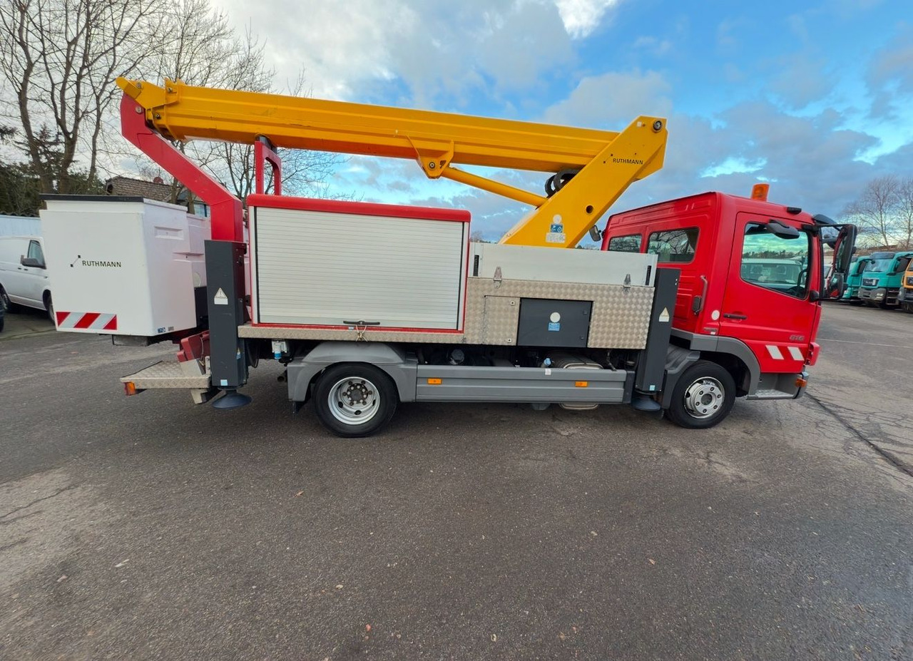 Mercedes-Benz Atego 816 2 4-Zyl. 4x2 Hebebühne - Emelőkosaras teherautó: 3 kép. Mercedes-Benz Atego 816 2 4-Zyl. 4x2 Hebebühne - Emelőkosaras teherautó: 3 kép.