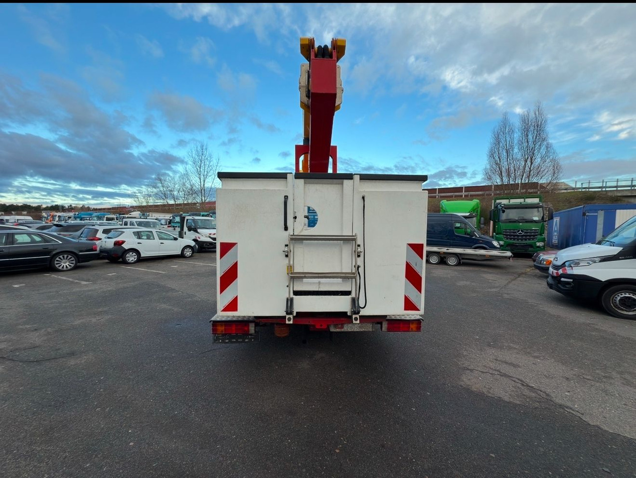 Mercedes-Benz Atego 816 2 4-Zyl. 4x2 Hebebühne - Emelőkosaras teherautó: 5 kép. Mercedes-Benz Atego 816 2 4-Zyl. 4x2 Hebebühne - Emelőkosaras teherautó: 5 kép.