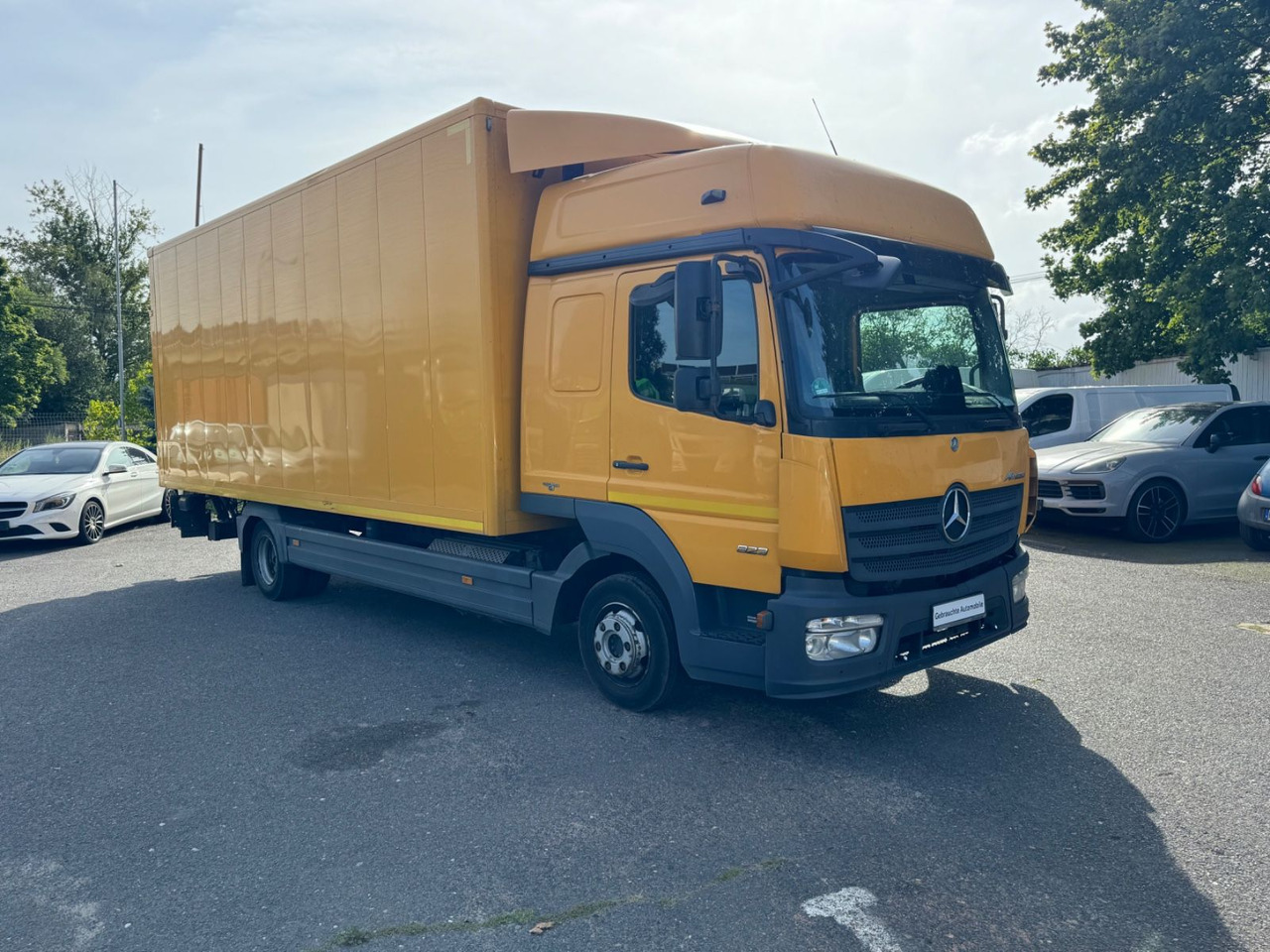 Mercedes-Benz Atego 823 Klima Tempomat - Lbw - Schlafplatz - Dobozos felépítményű teherautó: 2 kép. Mercedes-Benz Atego 823 Klima Tempomat - Lbw - Schlafplatz - Dobozos felépítményű teherautó: 2 kép.