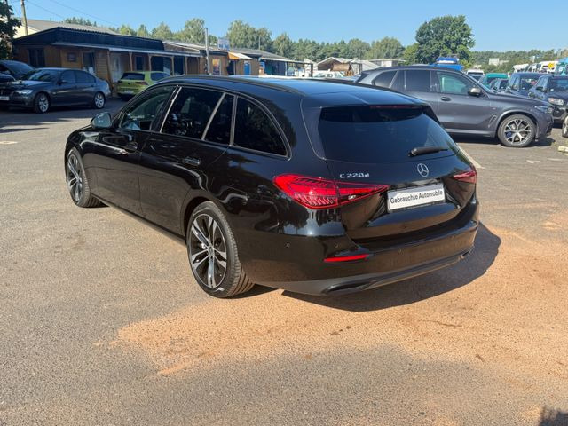 Mercedes-Benz C 220 C -Klasse T-Modell C 220 T d - Kombi: 5 kép. Mercedes-Benz C 220 C -Klasse T-Modell C 220 T d - Kombi: 5 kép.