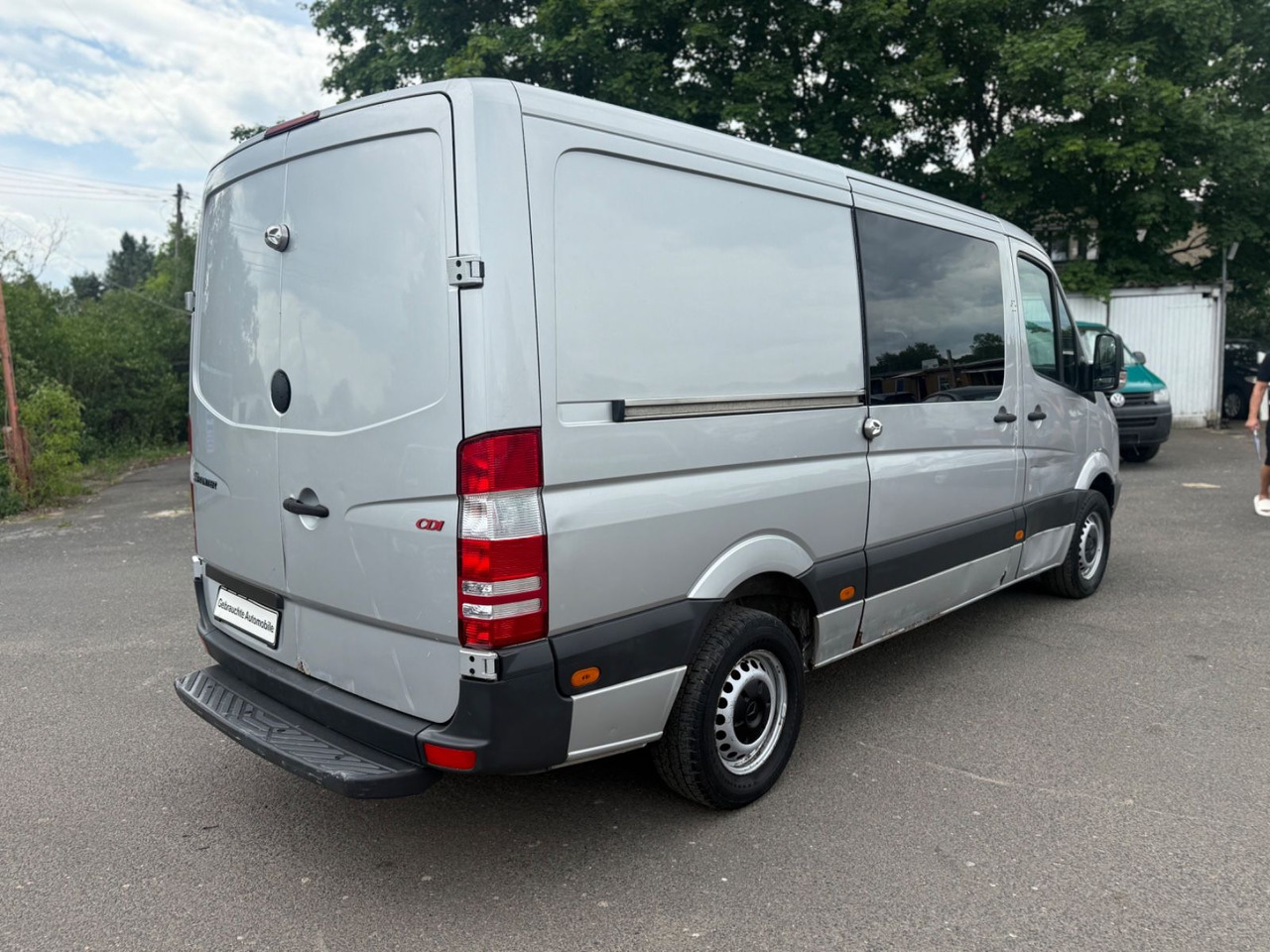 Mercedes-Benz Sprinter II Kasten 219 CDI Automatik - Kis furgon: 5 kép. Mercedes-Benz Sprinter II Kasten 219 CDI Automatik - Kis furgon: 5 kép.