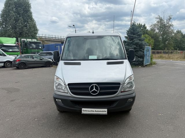 Mercedes-Benz Sprinter II Kasten 219 CDI Automatik - Kis furgon: 1 kép. Mercedes-Benz Sprinter II Kasten 219 CDI Automatik - Kis furgon: 1 kép.