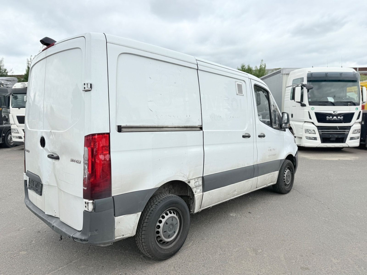 Mercedes-Benz Sprinter III Kasten FWD 314 CDI FWD L1 - Furgon: 4 kép. Mercedes-Benz Sprinter III Kasten FWD 314 CDI FWD L1 - Furgon: 4 kép.