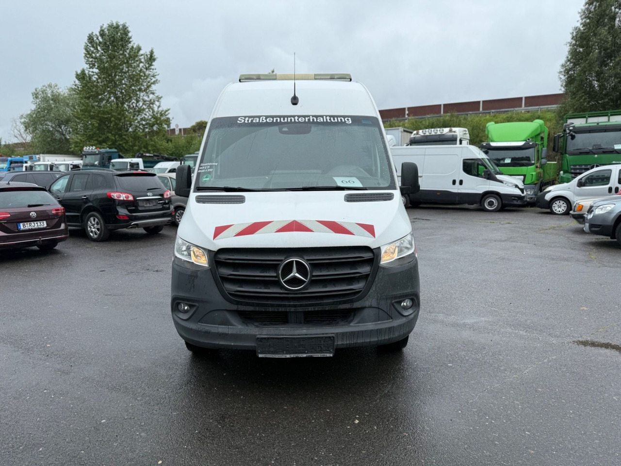 Mercedes-Benz Sprinter Kasten 516 CDI RWD - Furgon: 1 kép. Mercedes-Benz Sprinter Kasten 516 CDI RWD - Furgon: 1 kép.