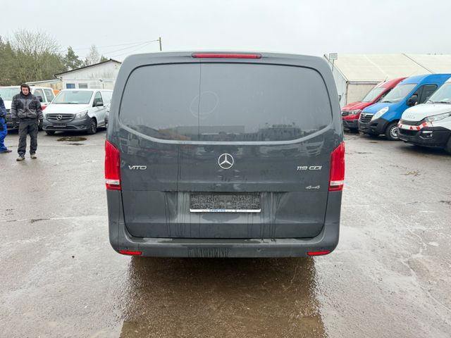Mercedes-Benz Vito Kasten 119 4x4 Lang Motorschaden - Kis furgon: 4 kép. Mercedes-Benz Vito Kasten 119 4x4 Lang Motorschaden - Kis furgon: 4 kép.