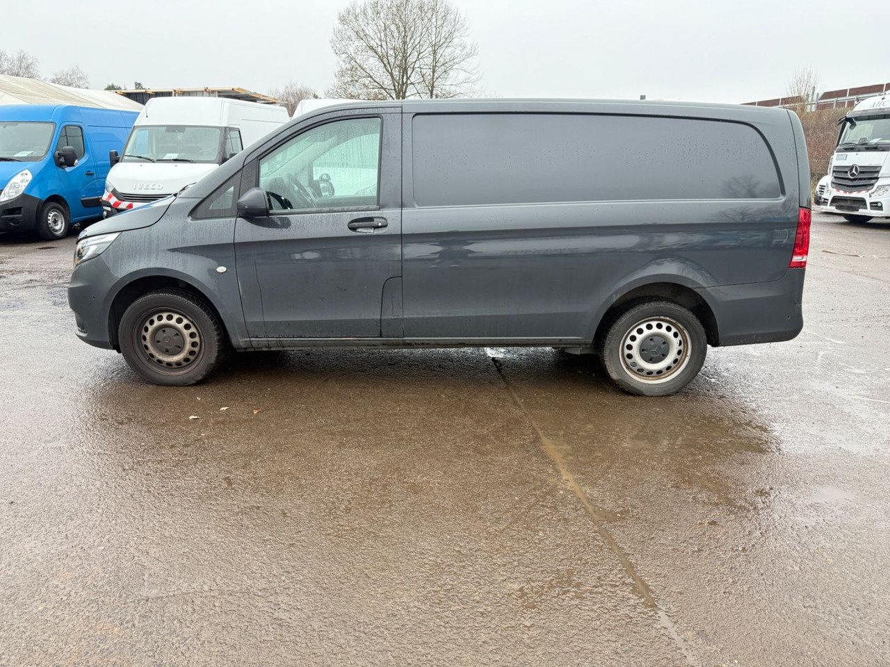 Mercedes-Benz Vito Kasten 119 CDI/BT 4x4 lang MOTORSCHADEN - Kisbusz: 3 kép. Mercedes-Benz Vito Kasten 119 CDI/BT 4x4 lang MOTORSCHADEN - Kisbusz: 3 kép.