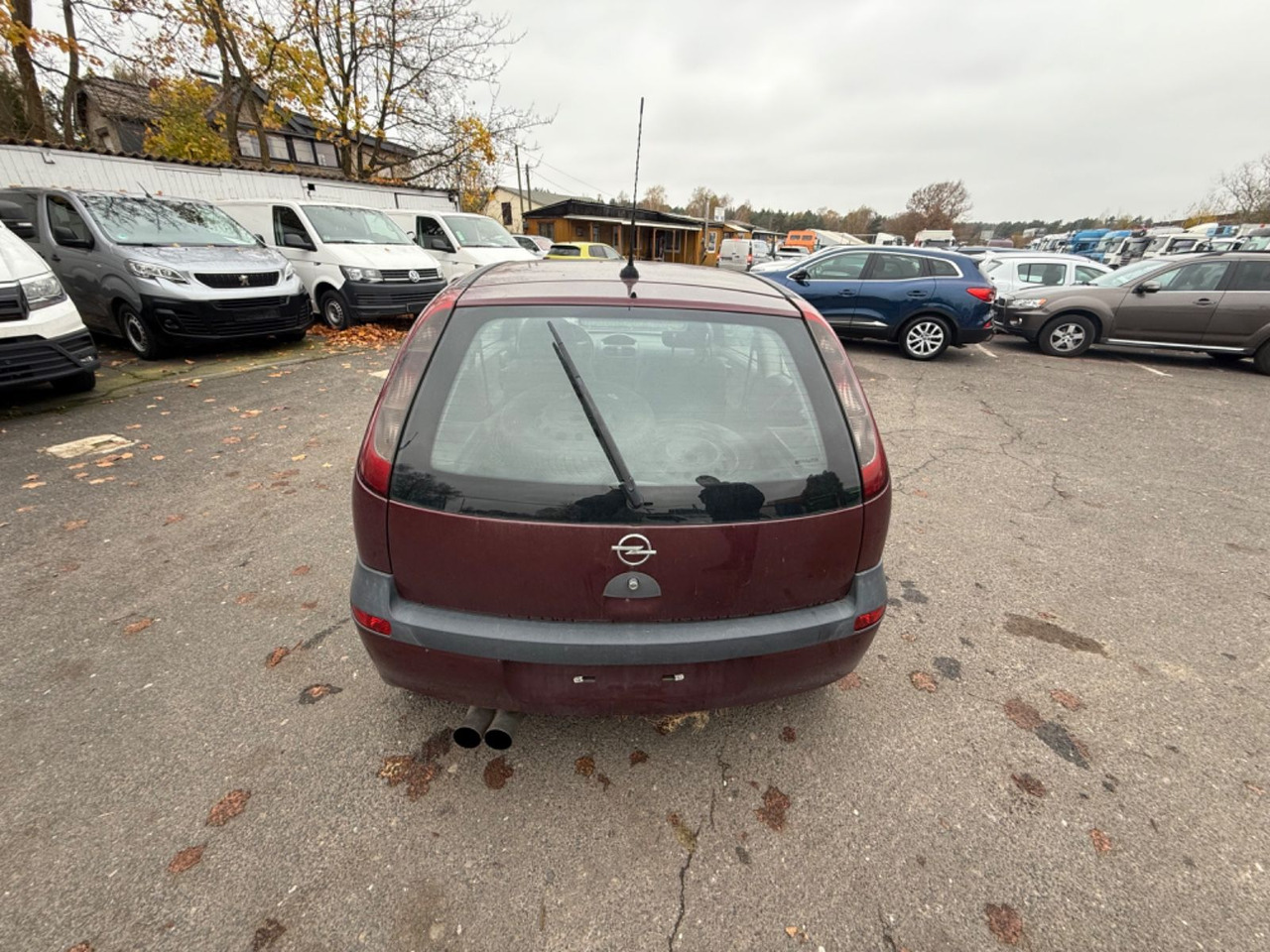 Opel Corsa 1.4 16V Elegance - Szedán: 5 kép. Opel Corsa 1.4 16V Elegance - Szedán: 5 kép.