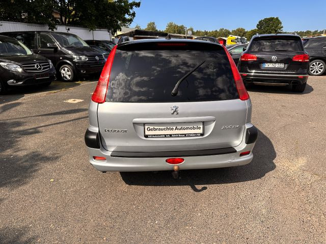 Peugeot 206 SW Grand Filou Cool - Kombi: 4 kép. Peugeot 206 SW Grand Filou Cool - Kombi: 4 kép.