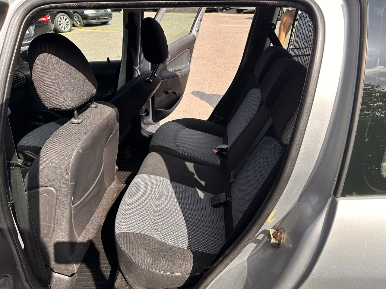 Kombi Peugeot 206 SW Grand Filou Cool: 12 kép. Kombi Peugeot 206 SW Grand Filou Cool: 12 kép.