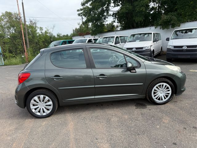 Peugeot 207 Sport Automatik - Szedán: 3 kép. Peugeot 207 Sport Automatik - Szedán: 3 kép.