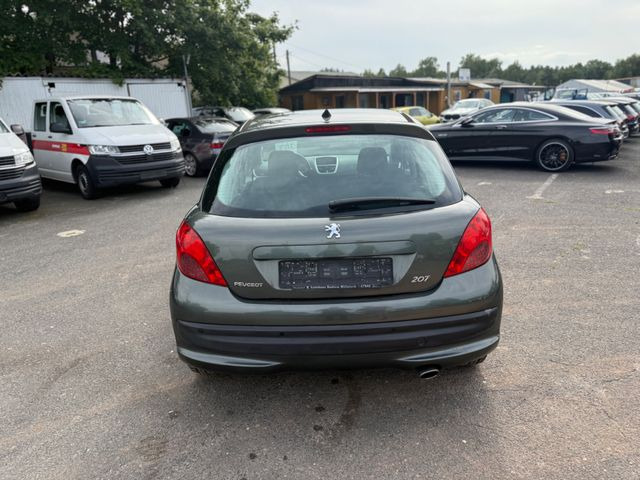 Peugeot 207 Sport Automatik - Szedán: 5 kép. Peugeot 207 Sport Automatik - Szedán: 5 kép.