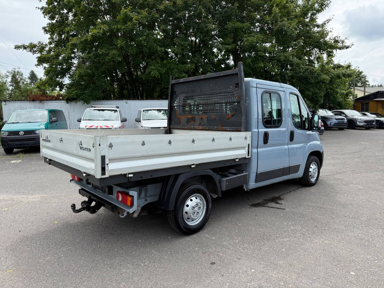 Peugeot Boxer Pritsche Doka. 333 L2 BlueHDi 110 - Platós kisteherautó: 4 kép. Peugeot Boxer Pritsche Doka. 333 L2 BlueHDi 110 - Platós kisteherautó: 4 kép.
