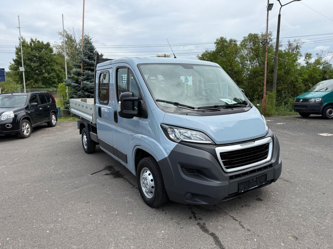 Peugeot Boxer Pritsche Doka. 333 L2 BlueHDi 110 - Platós kisteherautó: 2 kép. Peugeot Boxer Pritsche Doka. 333 L2 BlueHDi 110 - Platós kisteherautó: 2 kép.