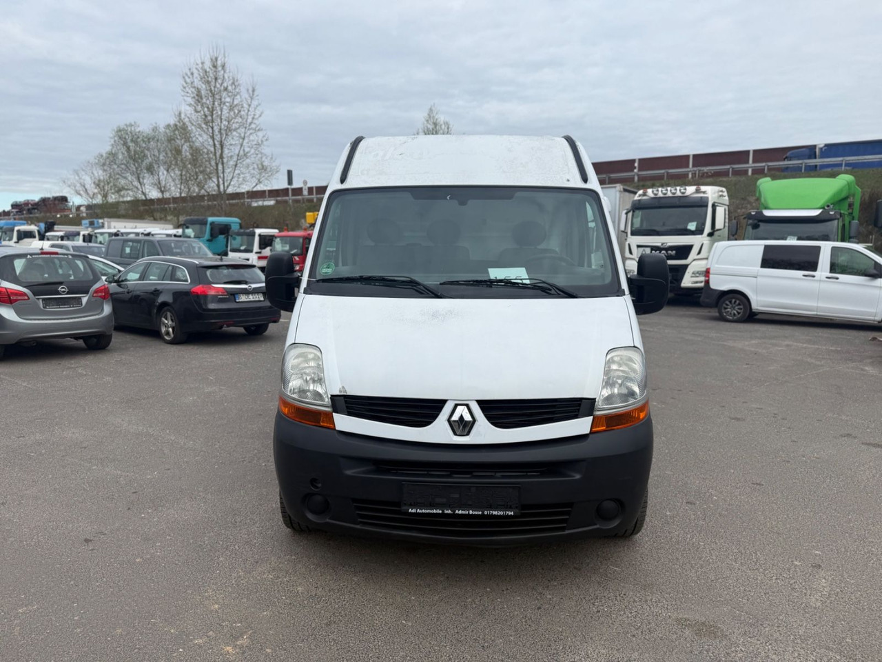 Renault Master II Phase 2 Kasten L2H2 Kasten - Kis furgon: 1 kép. Renault Master II Phase 2 Kasten L2H2 Kasten - Kis furgon: 1 kép.