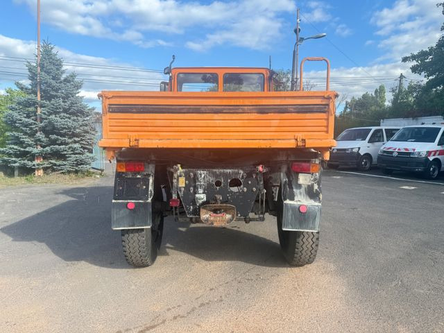 Unimog 2100 4x4 - Platós teherautó: 4 kép. Unimog 2100 4x4 - Platós teherautó: 4 kép.