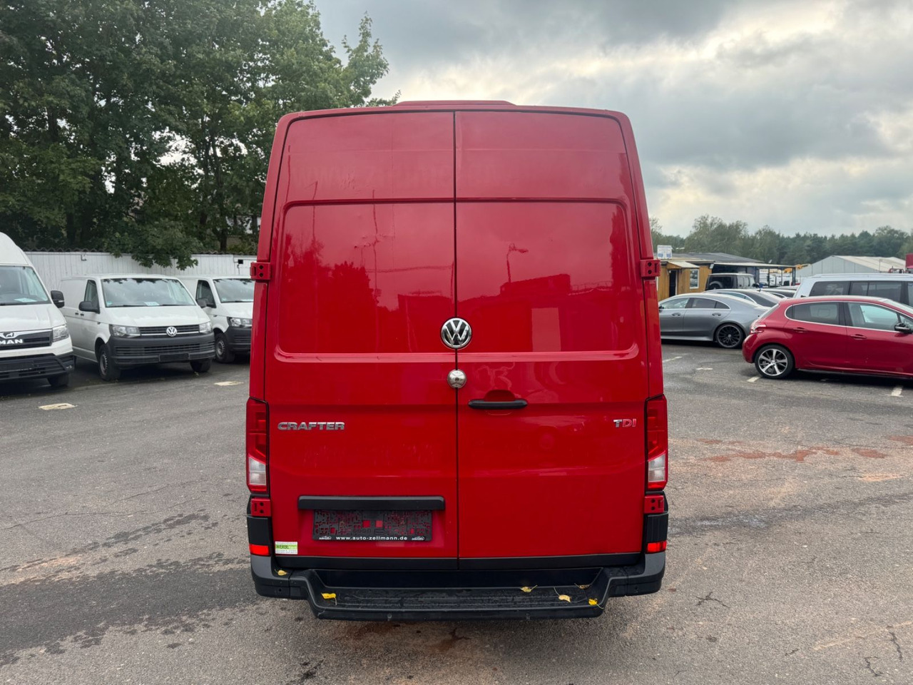 Volkswagen Crafter Kasten Kasten 35 lang Hochdach FWD - Furgon: 5 kép. Volkswagen Crafter Kasten Kasten 35 lang Hochdach FWD - Furgon: 5 kép.