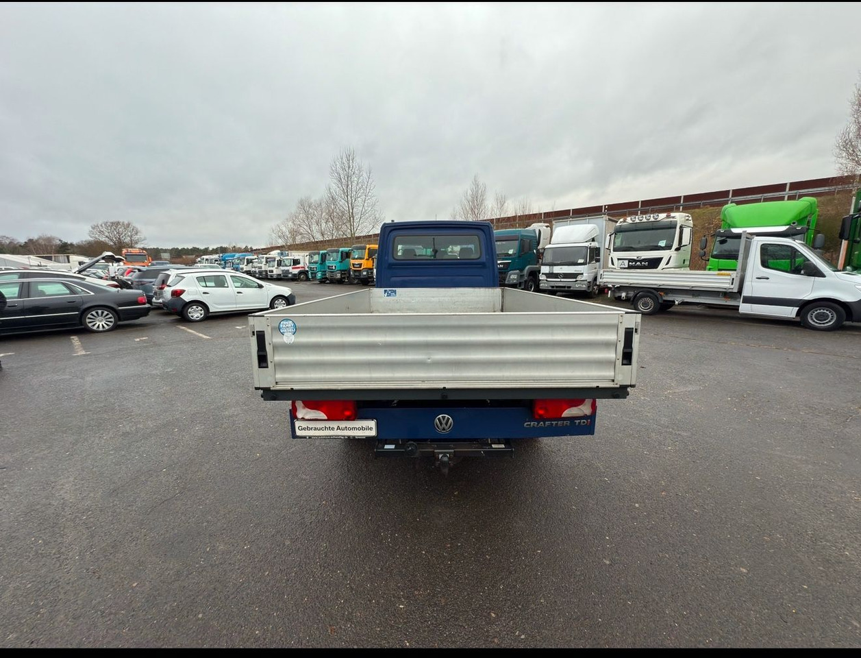 Volkswagen Crafter Pritsche 35 lang L3 Doppelkabine - Platós kisteherautó: 5 kép. Volkswagen Crafter Pritsche 35 lang L3 Doppelkabine - Platós kisteherautó: 5 kép.