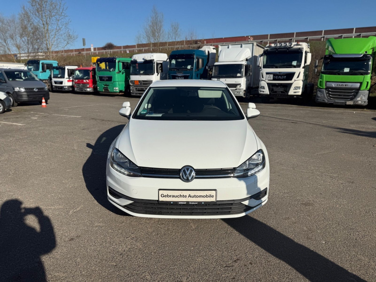 Volkswagen Golf VII Lim. Trendline BMT/Start-Stopp - Hatchback: 1 kép. Volkswagen Golf VII Lim. Trendline BMT/Start-Stopp - Hatchback: 1 kép.
