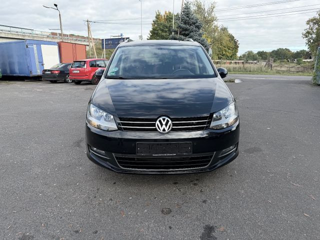 Volkswagen Sharan Highline BMT - Kisbusz: 1 kép. Volkswagen Sharan Highline BMT - Kisbusz: 1 kép.