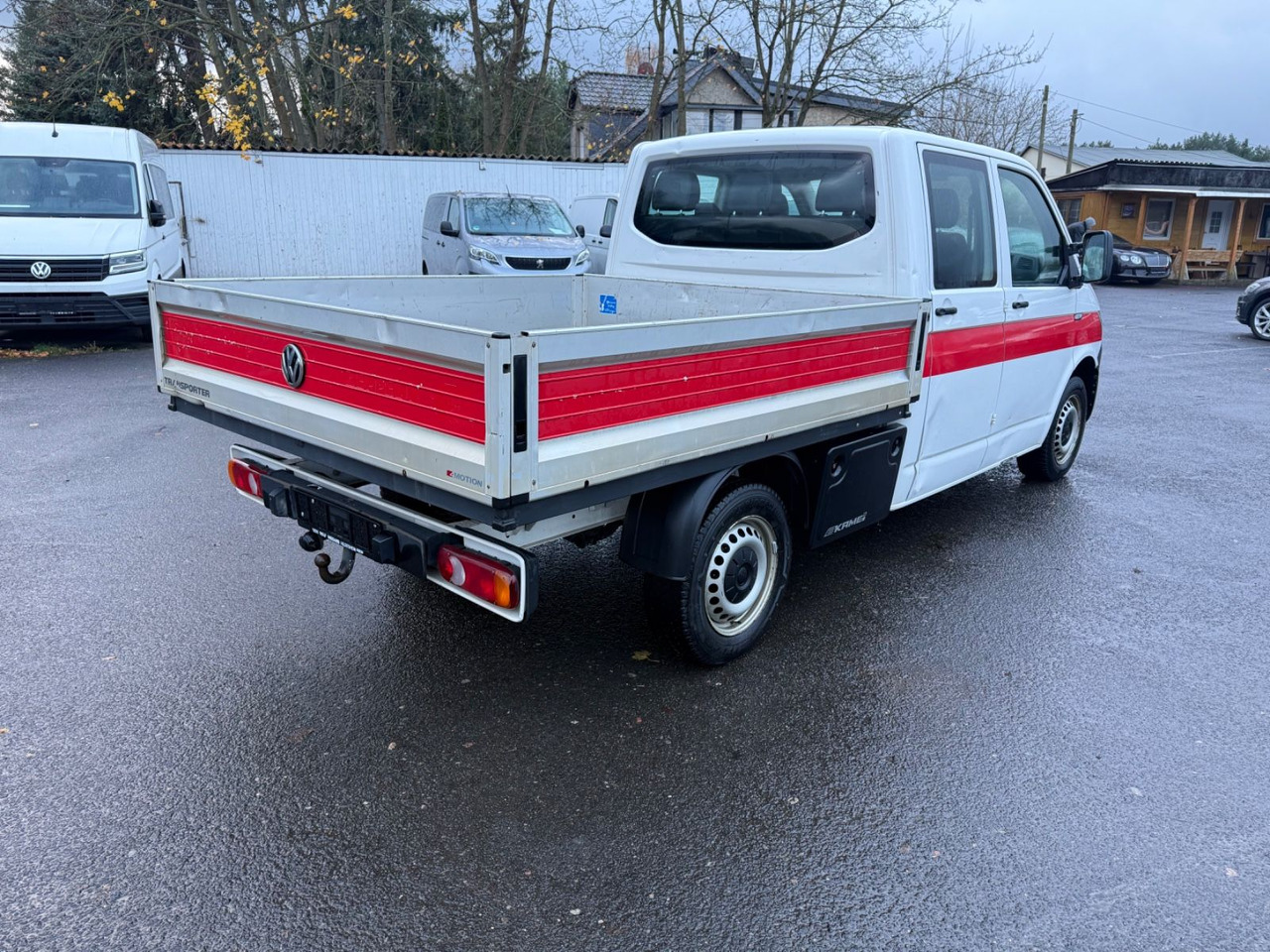 Platós kisteherautó Volkswagen T6 Automatik Pritsche lang  Doppelkabine: 8 kép.