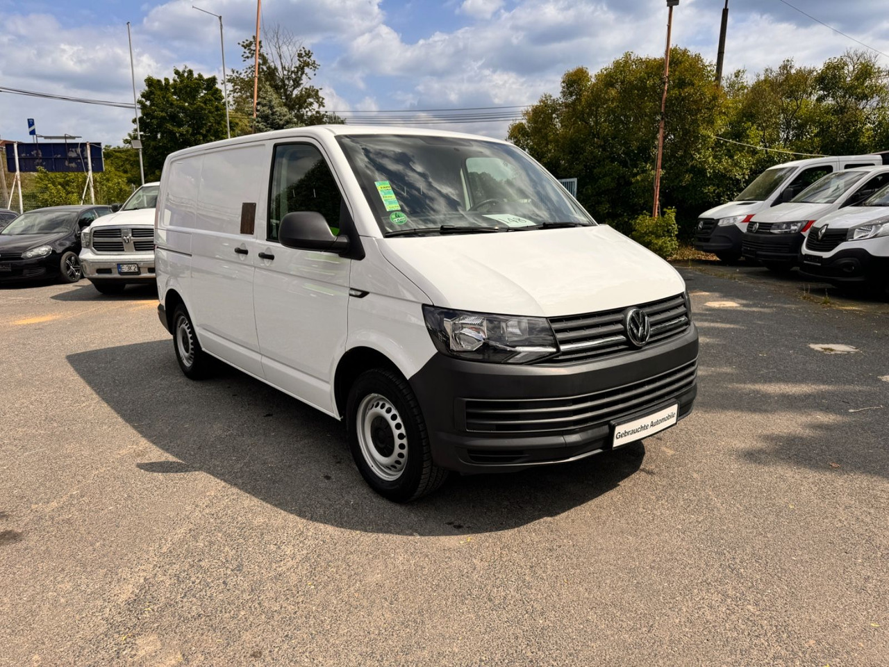 Volkswagen T6 Transporter 2.0 TDI 49 tkm - Kis furgon: 2 kép. Volkswagen T6 Transporter 2.0 TDI 49 tkm - Kis furgon: 2 kép.