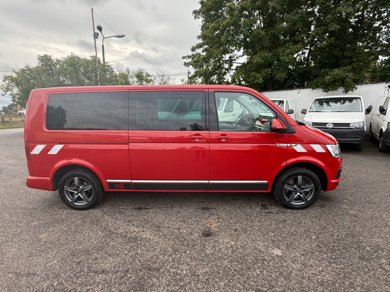 Volkswagen T6 Transporter Bus Multivan Comfortline lang - Kis furgon: 3 kép. Volkswagen T6 Transporter Bus Multivan Comfortline lang - Kis furgon: 3 kép.