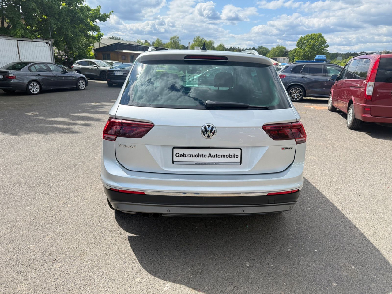 Volkswagen Tiguan Highline BMT/Start-Stopp 4Motion - Terepjáró/ SUV: 4 kép. Volkswagen Tiguan Highline BMT/Start-Stopp 4Motion - Terepjáró/ SUV: 4 kép.