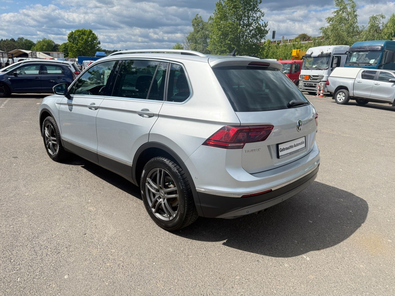 Volkswagen Tiguan Highline BMT/Start-Stopp 4Motion - Terepjáró/ SUV: 5 kép. Volkswagen Tiguan Highline BMT/Start-Stopp 4Motion - Terepjáró/ SUV: 5 kép.