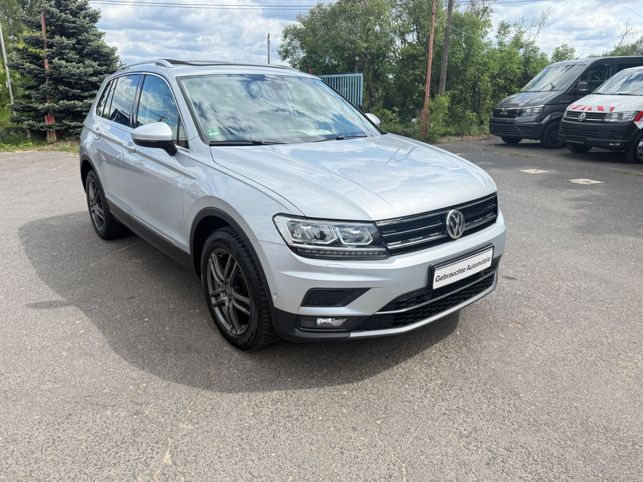 Volkswagen Tiguan Highline BMT/Start-Stopp 4Motion - Terepjáró/ SUV: 2 kép. Volkswagen Tiguan Highline BMT/Start-Stopp 4Motion - Terepjáró/ SUV: 2 kép.