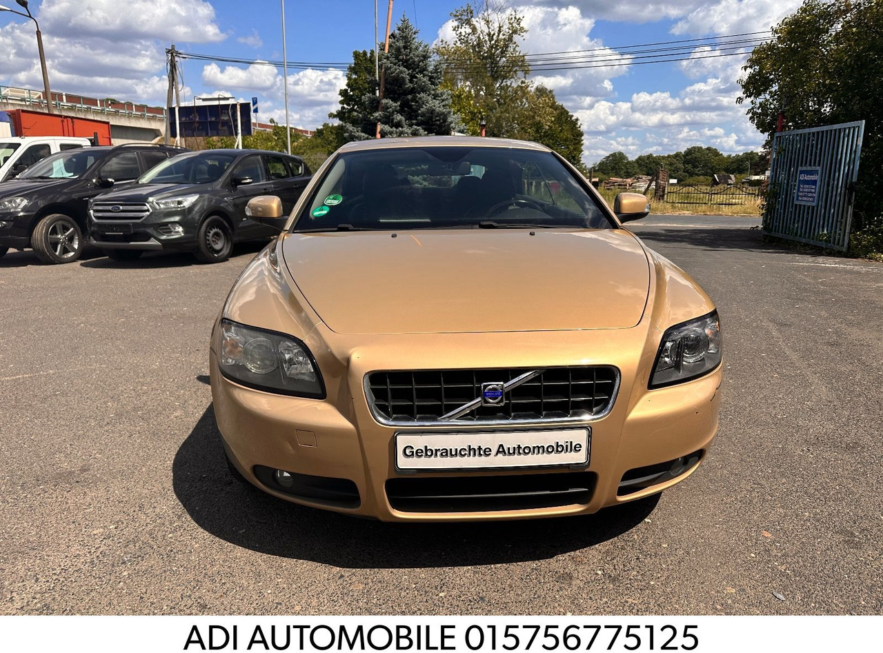 Volvo C70 Cabriolet 2.4 Kinetic Benzin/Flüssiggas - Autó: 1 kép. Volvo C70 Cabriolet 2.4 Kinetic Benzin/Flüssiggas - Autó: 1 kép.
