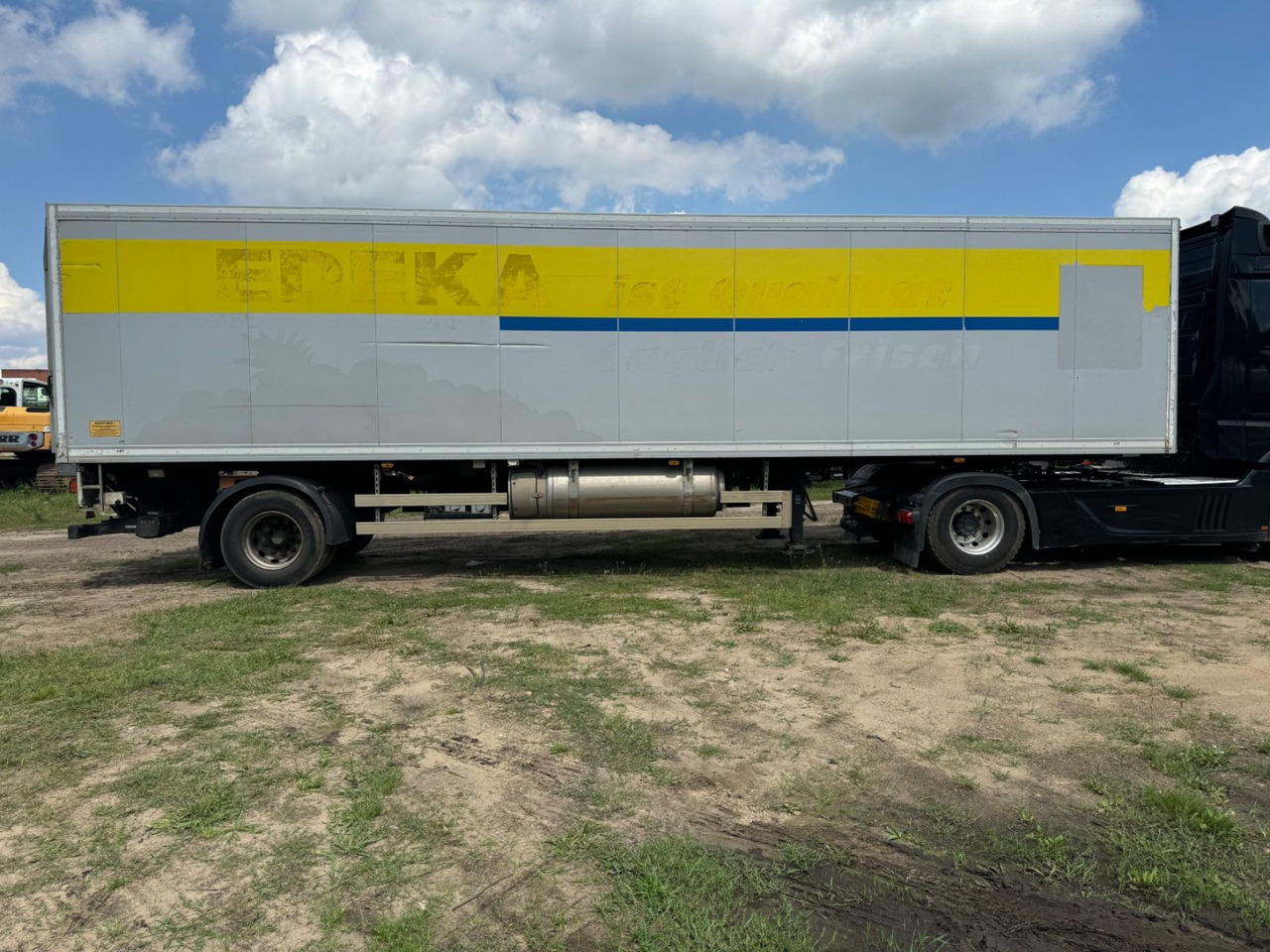 Wagen-Mayer MSK 10-9 mit LBW - Félpótkocsi hűtős: 3 kép. Wagen-Mayer MSK 10-9 mit LBW - Félpótkocsi hűtős: 3 kép.