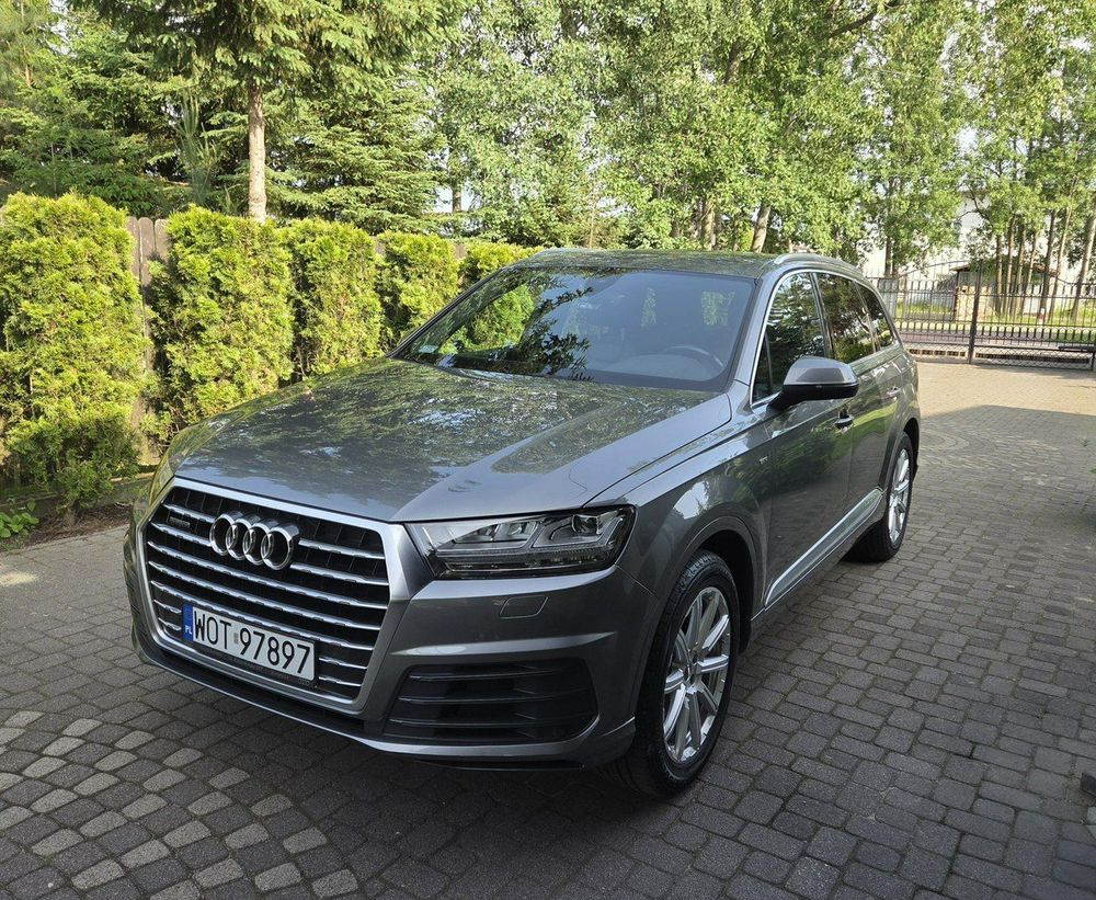Audi Q7 - Terepjáró/ SUV: 1 kép. Audi Q7 - Terepjáró/ SUV: 1 kép.