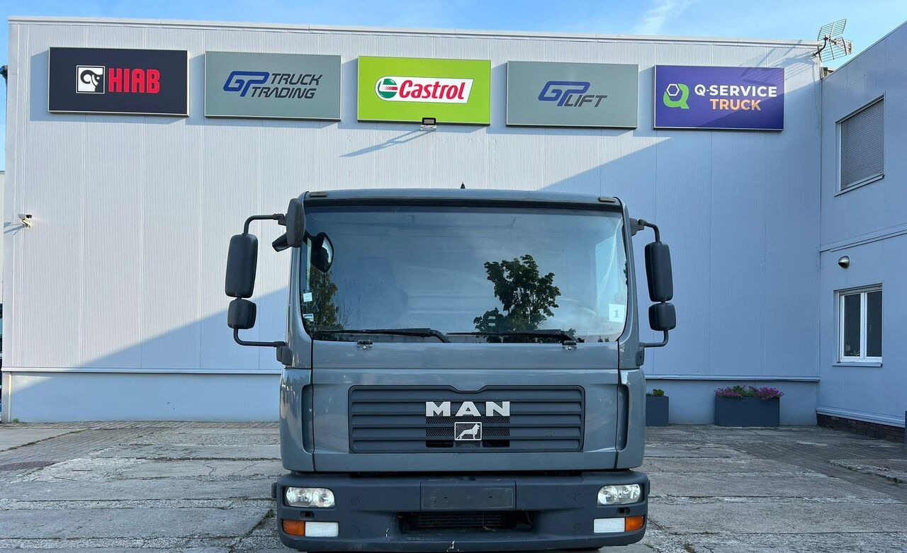 MAN TGL 12.180 - Horgos rakodó teherautó: 1 kép. MAN TGL 12.180 - Horgos rakodó teherautó: 1 kép.