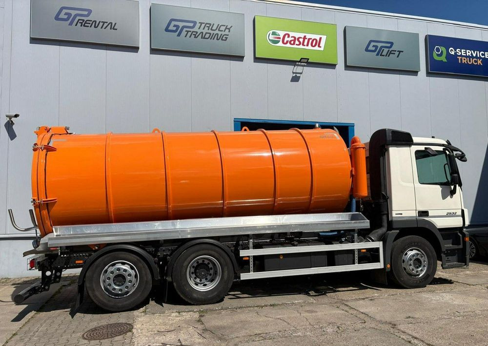Mercedes-Benz Actros 2532 - Tartályos teherautó: 4 kép. Mercedes-Benz Actros 2532 - Tartályos teherautó: 4 kép.