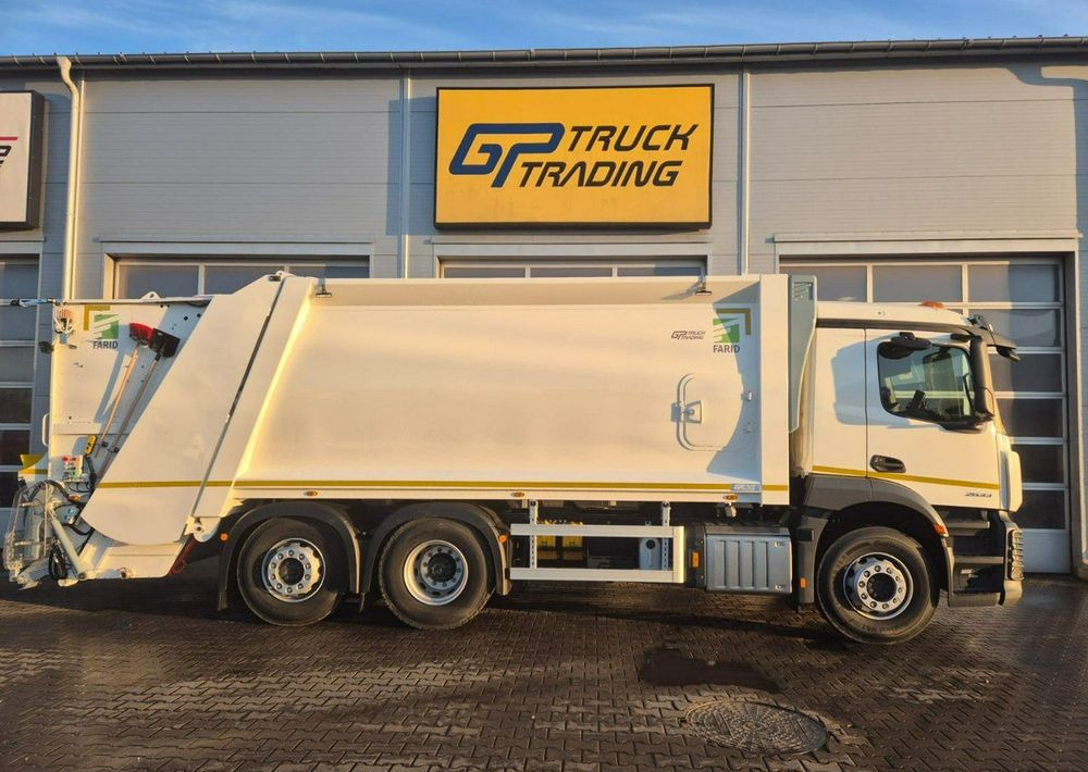 Mercedes-Benz Actros 2633, śmieciarka Farid - Szemetesautó: 3 kép. Mercedes-Benz Actros 2633, śmieciarka Farid - Szemetesautó: 3 kép.