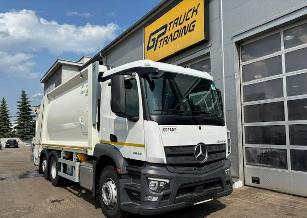 Mercedes-Benz Actros - Szemetesautó: 3 kép. Mercedes-Benz Actros - Szemetesautó: 3 kép.