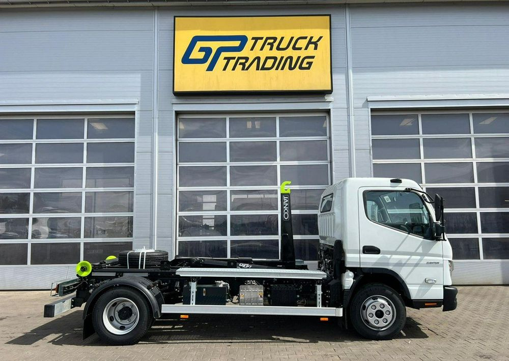 Mitsubishi Fuso - Horgos rakodó teherautó: 5 kép. Mitsubishi Fuso - Horgos rakodó teherautó: 5 kép.