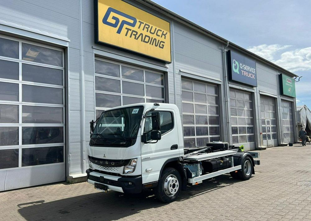 Mitsubishi Fuso - Horgos rakodó teherautó: 1 kép. Mitsubishi Fuso - Horgos rakodó teherautó: 1 kép.