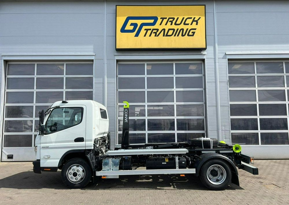 Mitsubishi Fuso - Horgos rakodó teherautó: 2 kép. Mitsubishi Fuso - Horgos rakodó teherautó: 2 kép.